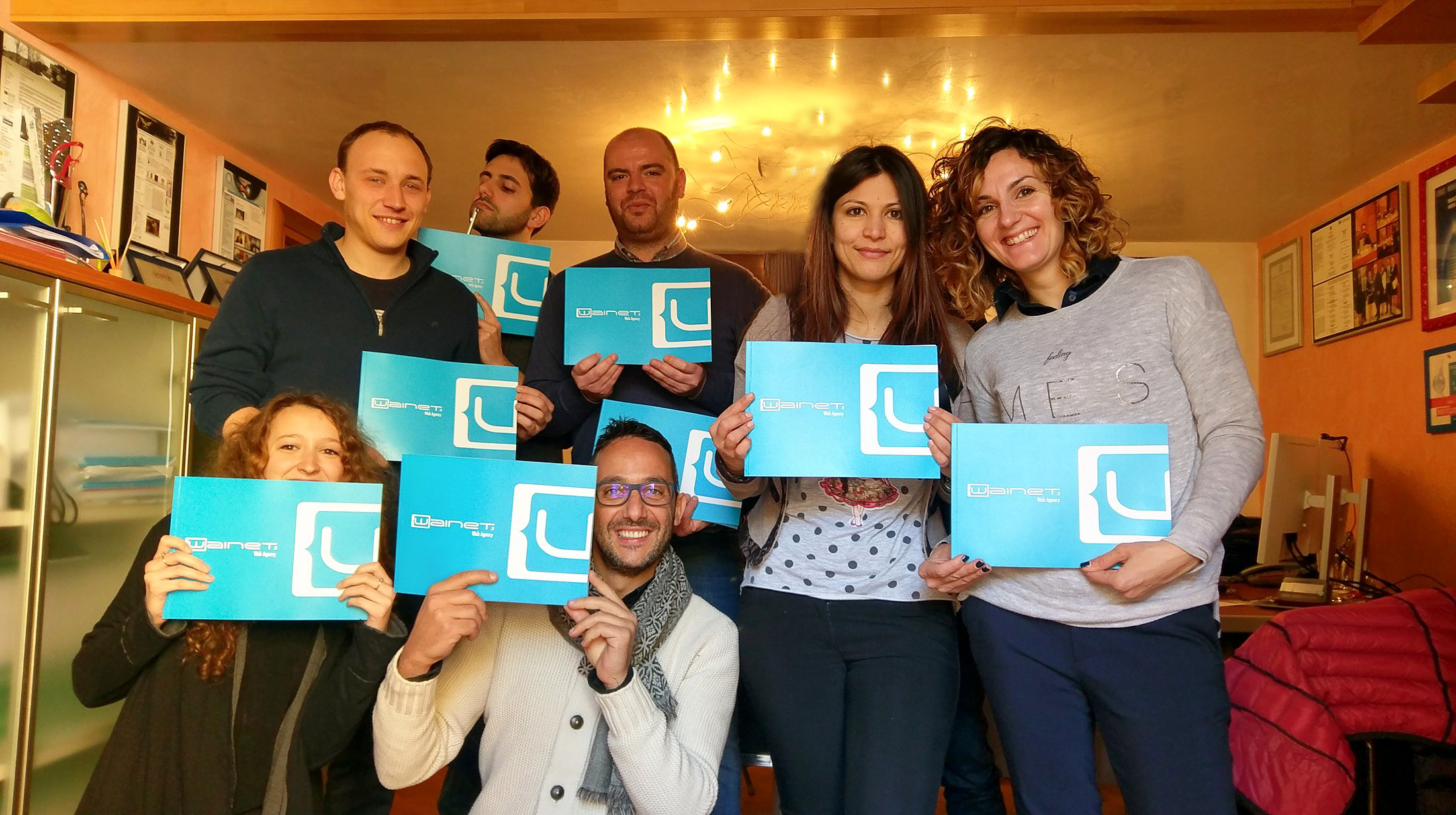 team wainet con materiali coordinati wainet web agency teramo abruzzo