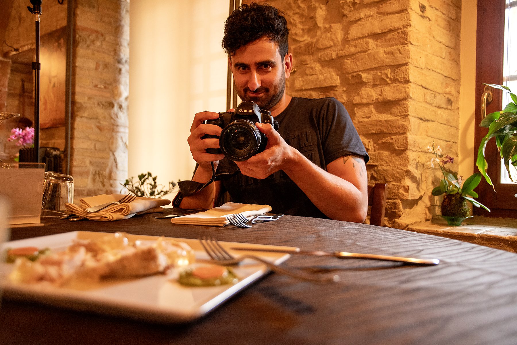 fotografo wainet durante shooting fotografico al ristorante teramo abruzzo