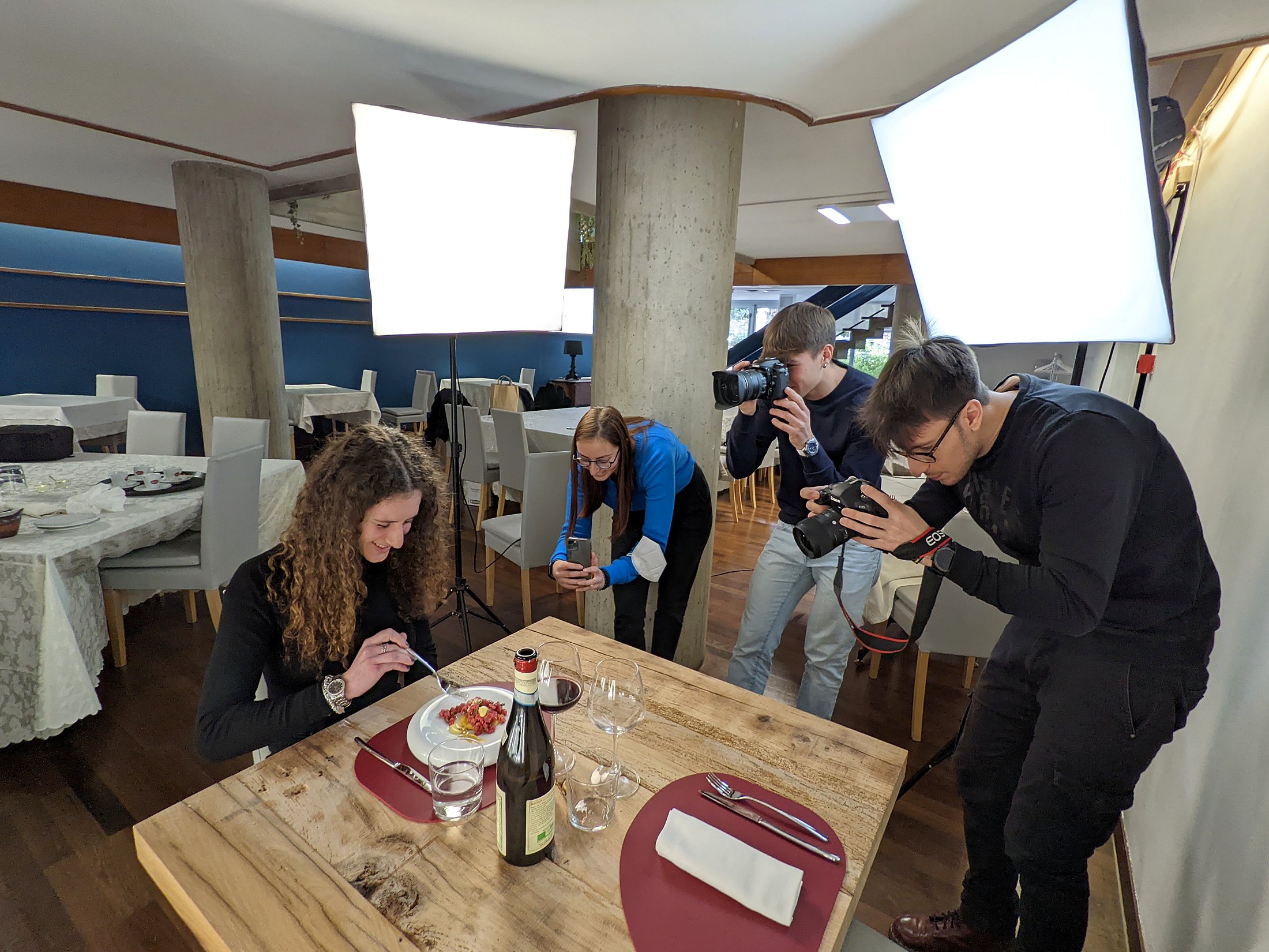shooting fotografico tavola apparecchiata wainet web agency teramo abruzzo