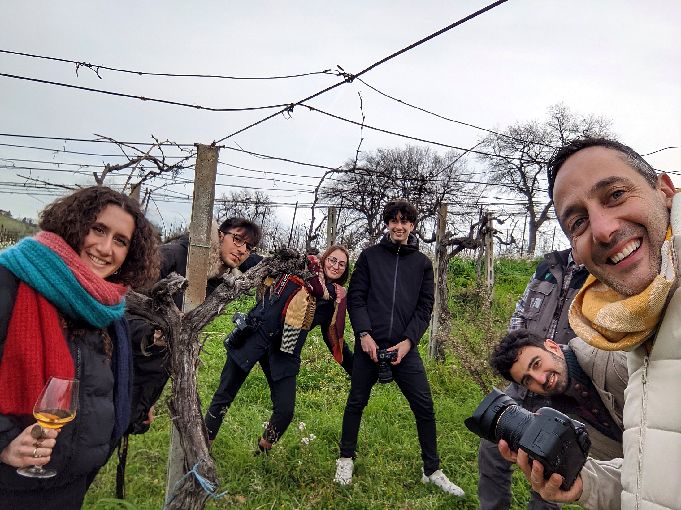 team wainet durante riprese in vigneto wainet web agency teramo abruzzo