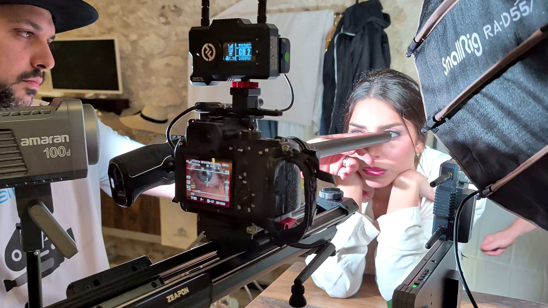 Camera cinematografica riprese modella