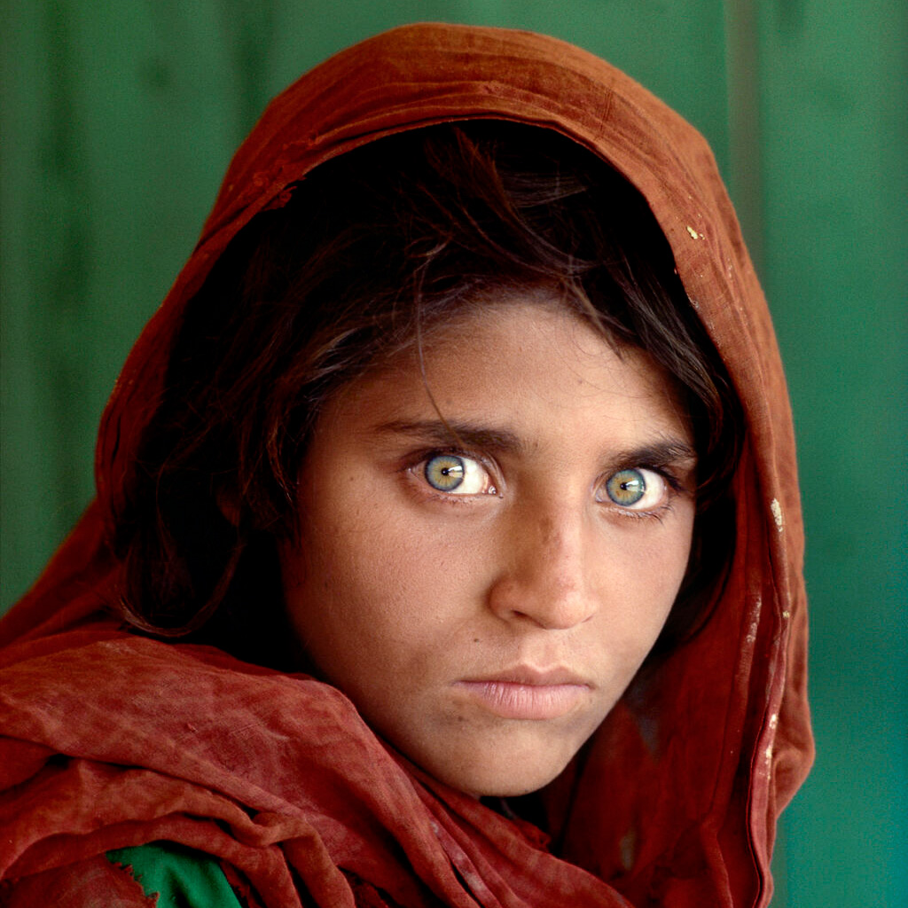 Sharbat Gula fotografata da Steve McCurry a Peshawar nel 1984