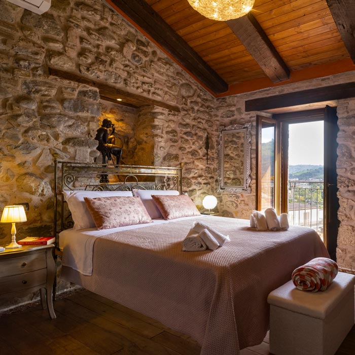 Camera matrimoniale del Bed and Breakfast Abruzzo Tower a Montorio al Vomano di Teramo in Abruzzo