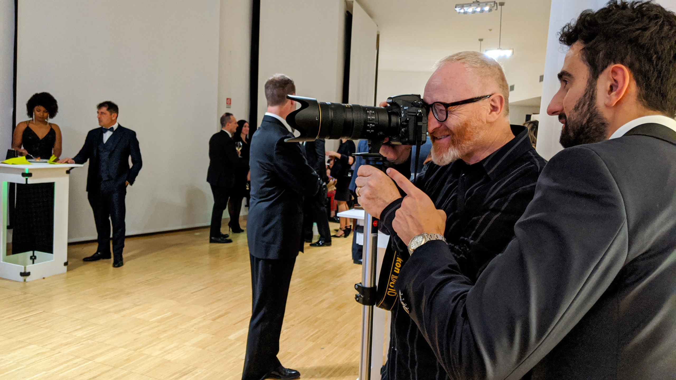 Videomaker durante le riprese di un evento del Gruppo Rodi a Pescara