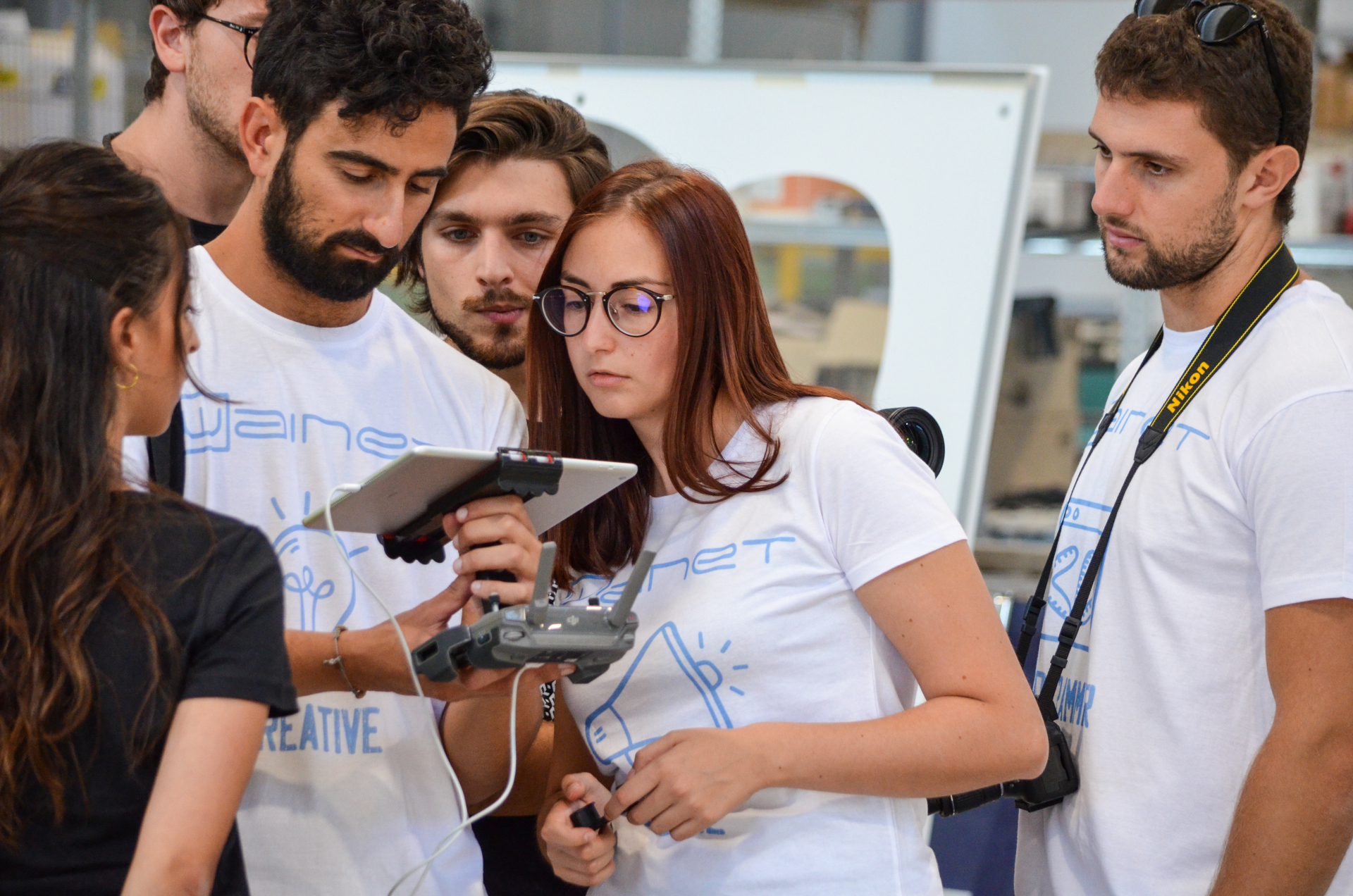 Team mentre verifica sul monitor le riprese realizzate per il Gruppo Rodi