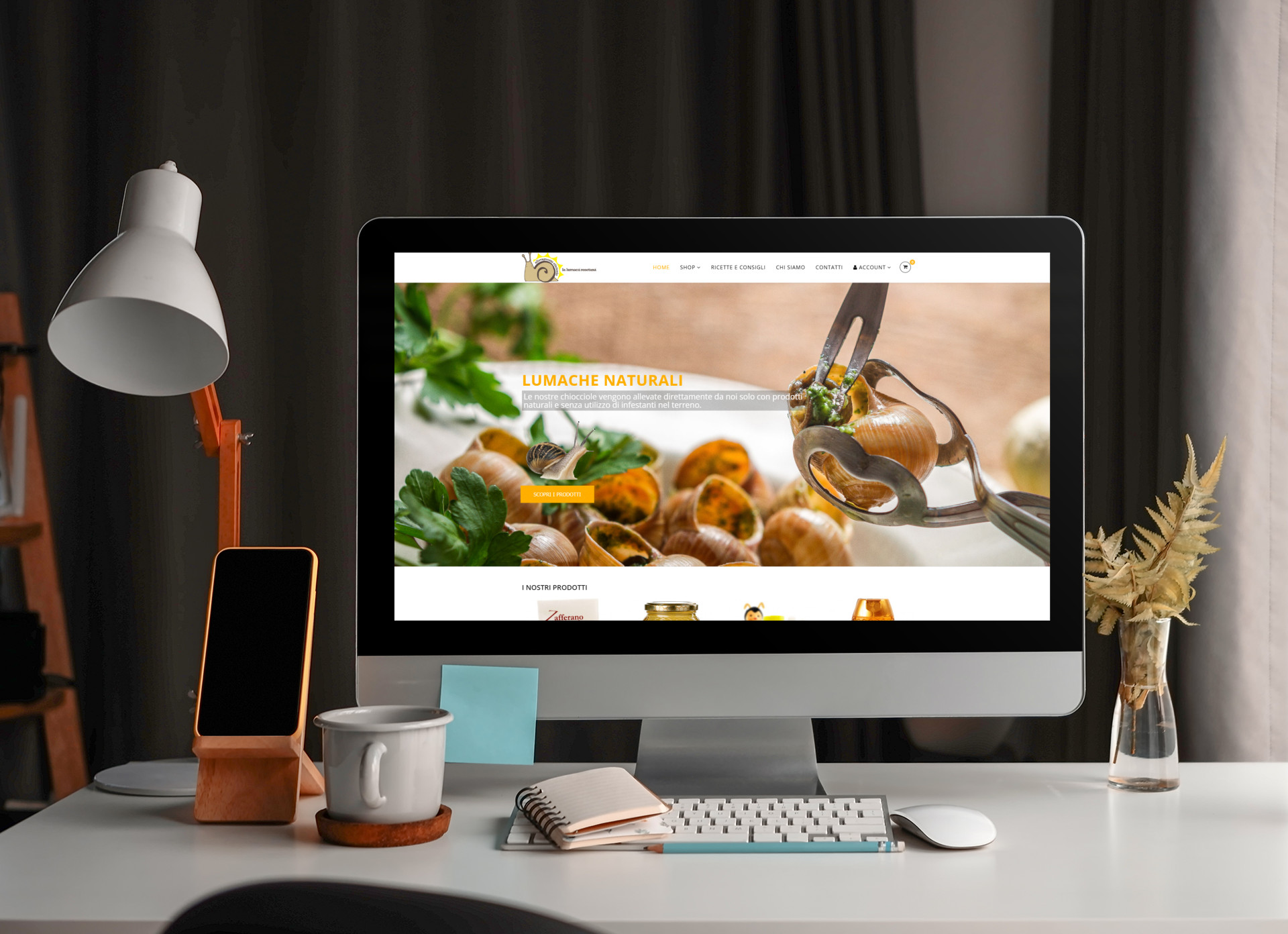IMac sulla scrivania mostra la home page dell'e-commerce della Lumaca Rosetana