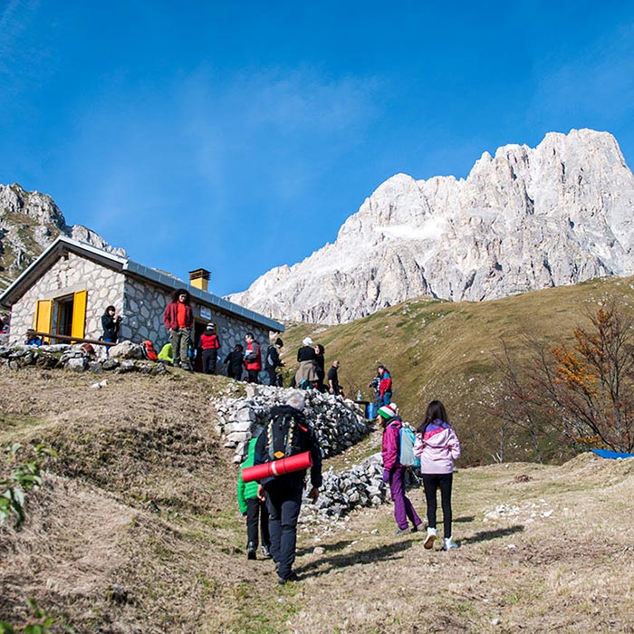 Escursionisti durante un trekking sul Gran Sasso d'Italia
