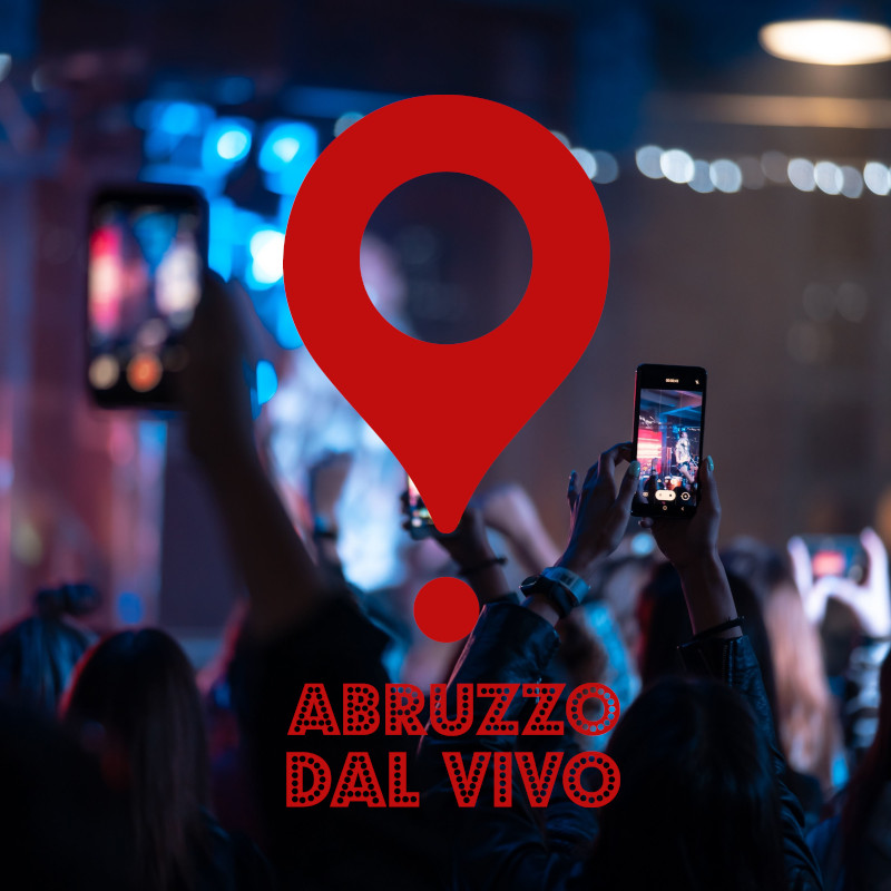 Pubblico riprende con smartphone un concerto organizzato da Abruzzo dal Vivo