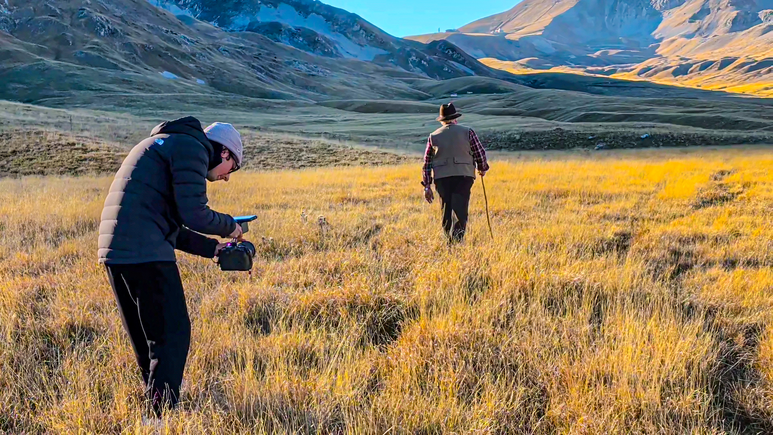 Videomaker durante le riprese Scuppoz a Campo Imperatore