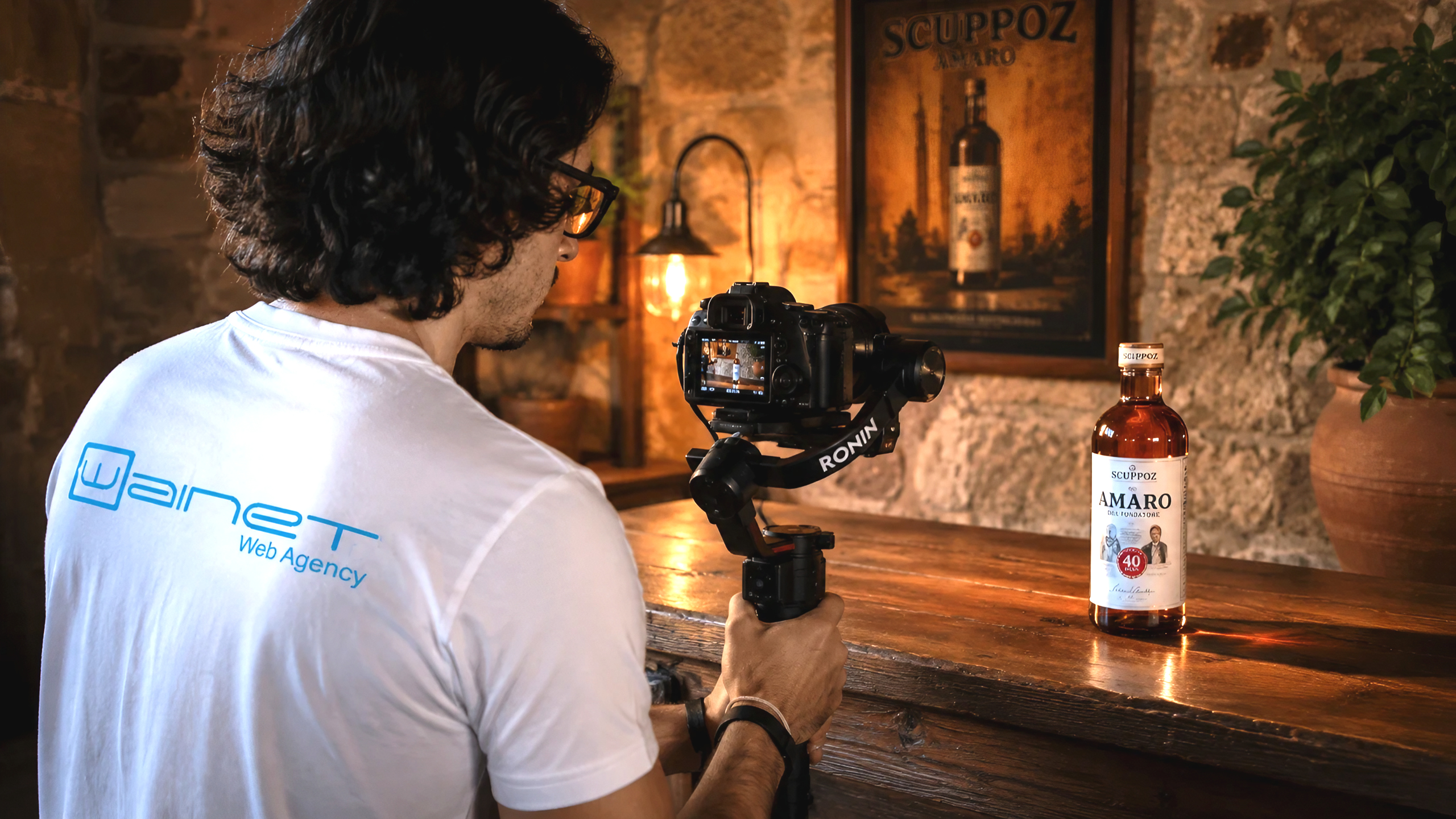 Videomaker durante le riprese video del Ginball con Amaro Scuppoz Madre Natura a Teramo in Abruzzo
