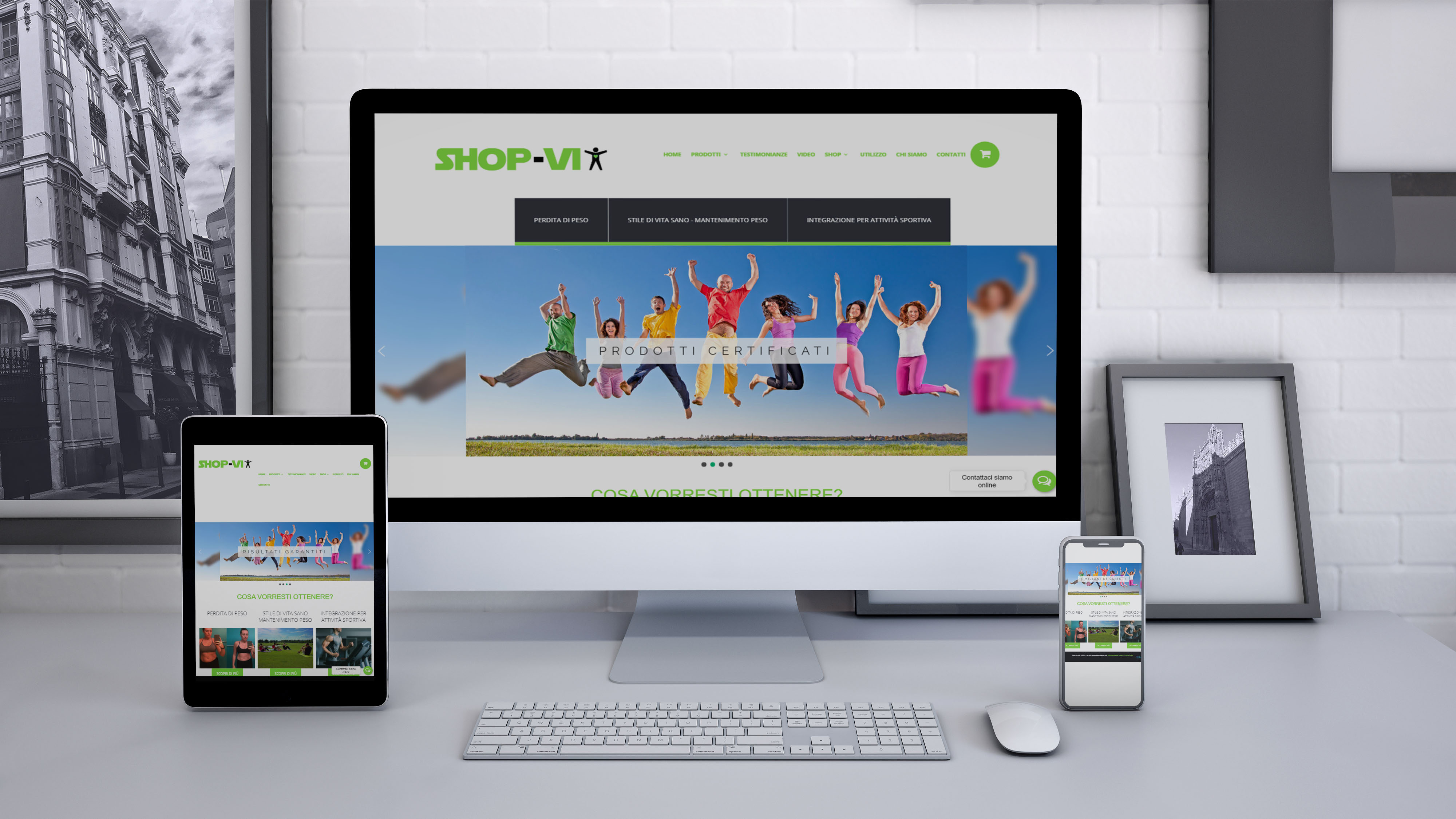 Mockup iMac sulla scrivania con Home Page responsive multi device del Sito Web di Shop Vi