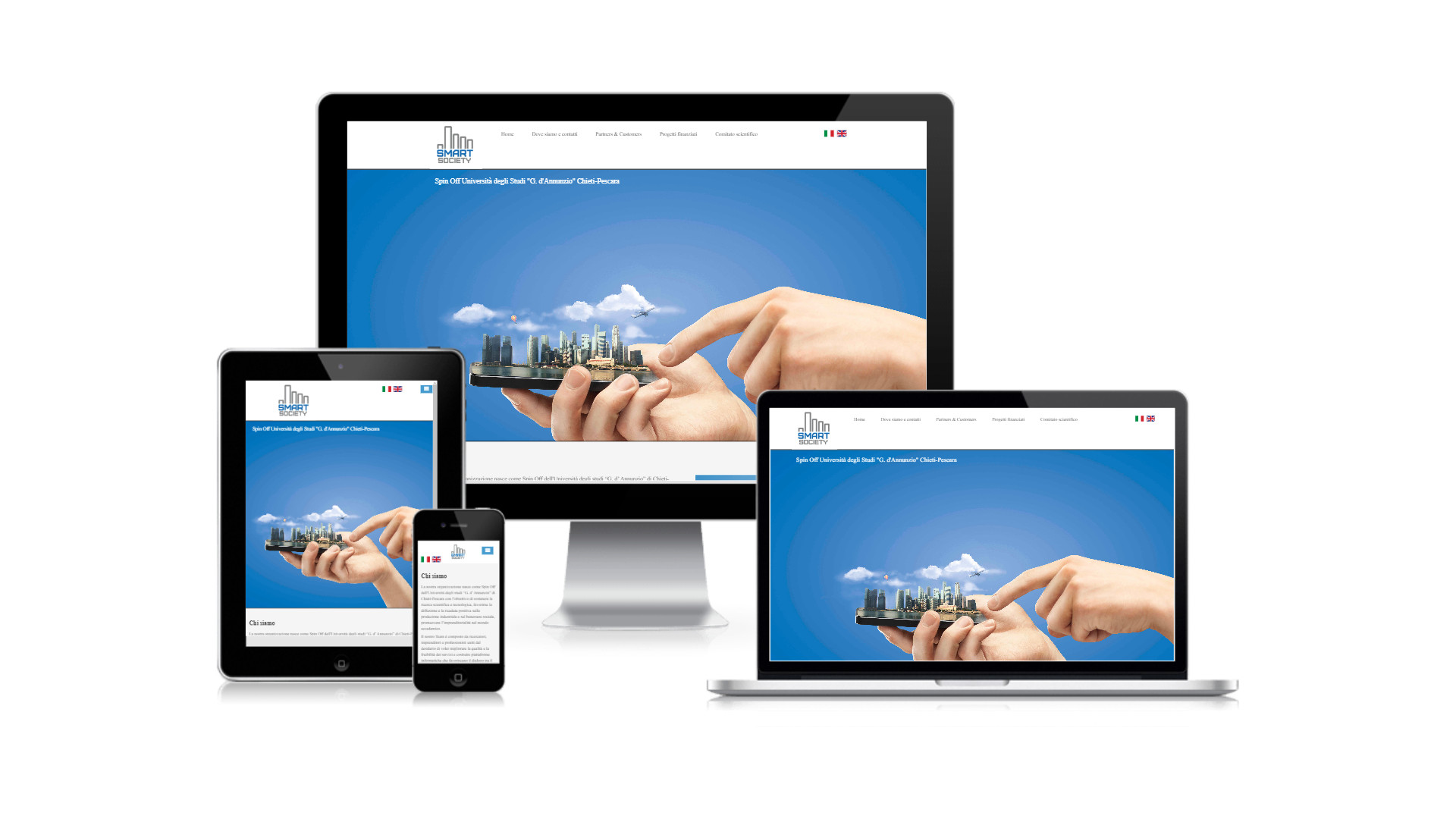 Mockup iMac sulla scrivania con Home Page responsive multi device del Sito Web di Smart Society di Pescara
