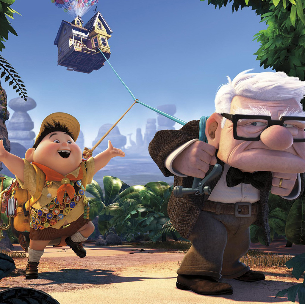Nonno mentre trascina la sua casa con i palloncini Up film 3D Disney Pixar