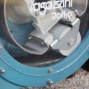 Dettaglio pompa durante vendemmia uva Tenuta Trium Notaresco Teramo