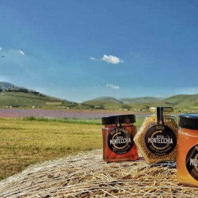 Confezione miele di castagna polline e miele millefiori in natura Bottega Montecchia su Instagram a Teramo in Abruzzo