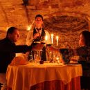 Coppia festeggia un anniversario a cena nella neviera della Tacchinella
