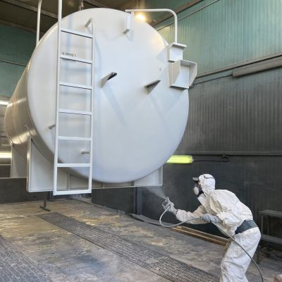 Serbatoi per carburante ItalTanx durante lavorazione aziendale