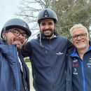 Selfie di tre adulti del Team Horse durante un evento equestre