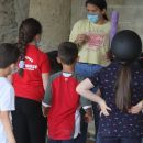 Bambini in divisa Team Horse riuniti durante un'attività al maneggio di Teramo