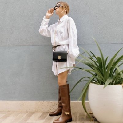 Modella con stivali alti in pelle beige Florian Calzature