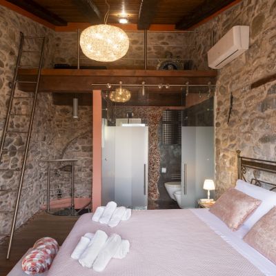 Interni camera matrimoniale del Bed and Breakfast Abruzzo Tower a Montorio al Vomano in Abruzzo