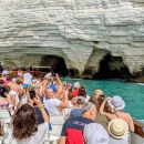 Grotte Marine di Vieste nel Gargano durante escursione Motobarche Leonarda
