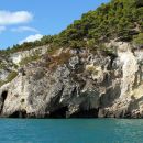 Motobarca Leonarda durante escursione alle Grotte Marine di Vieste