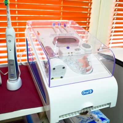 Spazzolino Elettrico E Dentiera Studio Dentistico Sacripante Teramo Cermignano