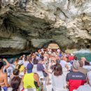 Grotte Marine di Vieste nel Gargano durante escursione Motobarche Leonarda