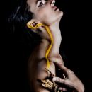 Shooting fotografico professionale ragazza con radici di genziana Scuppoz
