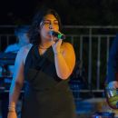 Cantante durante l'esibizione musicale dell'evento Team Horse