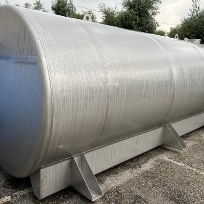 Serbatoi per carburante ItalTanx durante lavorazione aziendale
