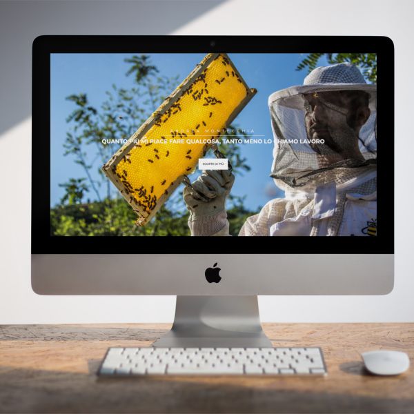 MockUp iMac sulla scrivania con Home Page del Sito dell'azienda Bottega Montecchia di Teramo (TE) in Abruzzo