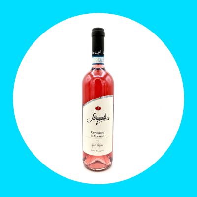 Bottiglia di vino Cerasuolo d'Abruzzo fotografata per il catalogo e-commerce