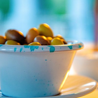Ciotola di olive servita all'home restaurant dello Shanti B&B di Vieste