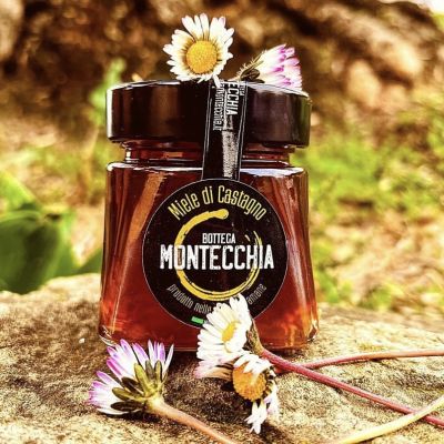 Confezione miele e castagne con bei fiori sopra e accanto Bottega Montecchia su Instagram a Teramo in Abruzzo