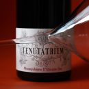 Bottiglia vino Tenuta Trium Montepulciano D'Abruzzo DOC con calice