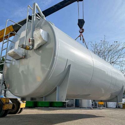 Serbatoi per carburante ItalTanx durante lavorazione aziendale