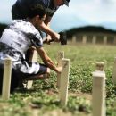 Lavoratori che producono liquori Scuppoz su Instagram a Teramo in Abruzzo