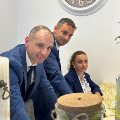 Personale della Casa Funeraria Valerio e Marco riunito negli spazi della struttura