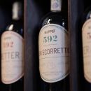 Bottiglie Gin Scorretto negli appositi contenitori Scuppoz su Instagram a Teramo in Abruzzo