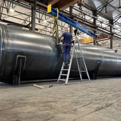 Serbatoi per carburante ItalTanx durante lavorazione aziendale