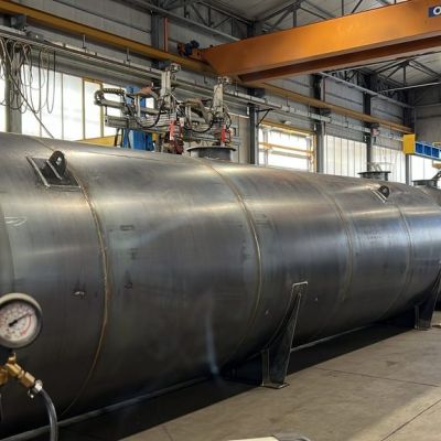 Serbatoi per carburante ItalTanx durante lavorazione aziendale