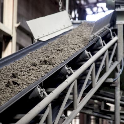 Impasto di argilla trasportato sulla linea di produzione SIAI