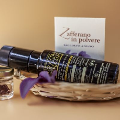 Confezione di zafferano in polvere con vasetto di stimmi