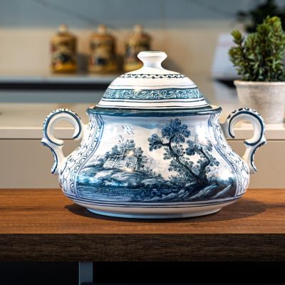 Centrotavola con coperchio e manici dipinto a mano con paesaggio blu