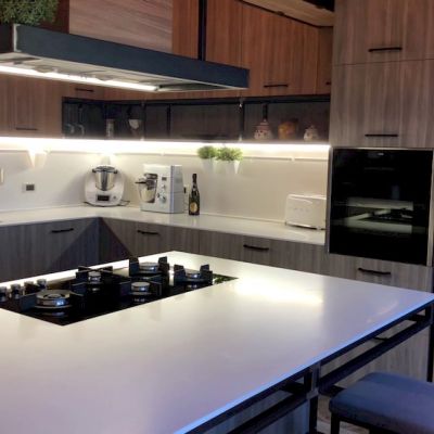 Cucina della villa nella copertina video Luxury Home