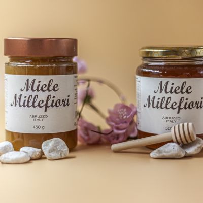 Due vasetti di miele millefiori La Lumaca Rosetana di Roseto degli Abruzzi