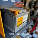 Batteria per automobile esposta nell'officina Gran Sasso Gomme