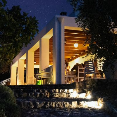 Esterno illuminato dell'home restaurant Shanti B&B di Vieste